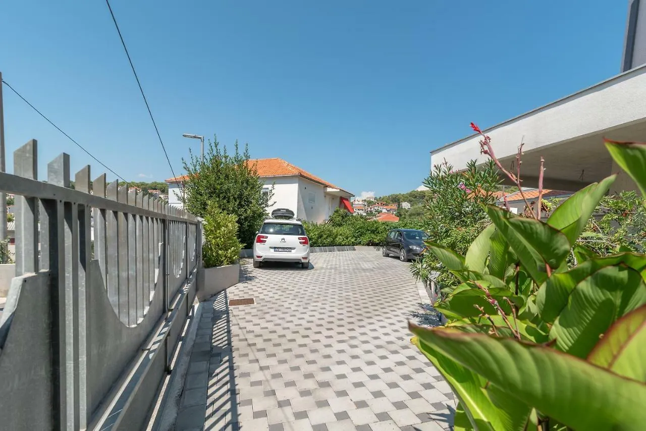Apartments Vojin Trogir